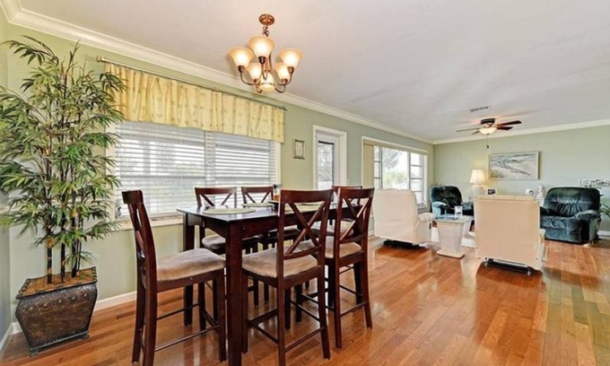 Venice Gardens House | Venice Vacation Rental with backyard lakefront