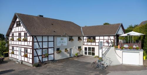 Mutzenich Hotel | Venngasthof Zur Buche