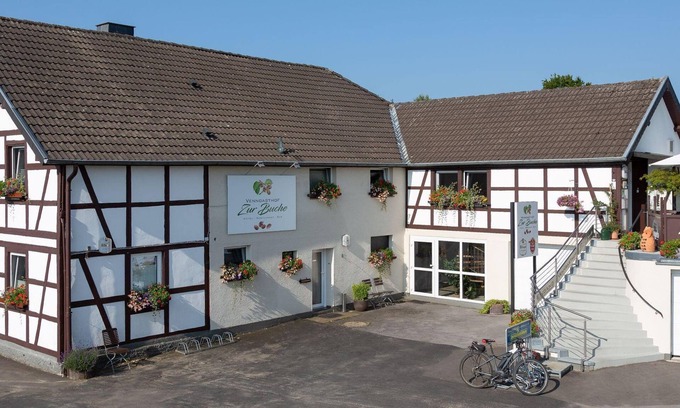 Mutzenich Cottage | Venngasthof Zur Buche - Double Room Shower / WC