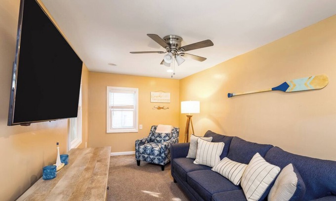 St. Leonard's Tract House | Ventnor Beach Cottage: Clean & Cozy + Walk 2 Beach