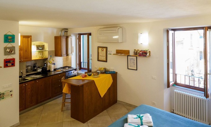 Vernazza House | Ventu de Ma Studio #1 with AC