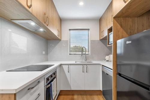 Mangere House | Ventura Escape Townhouse with Parking and Patio