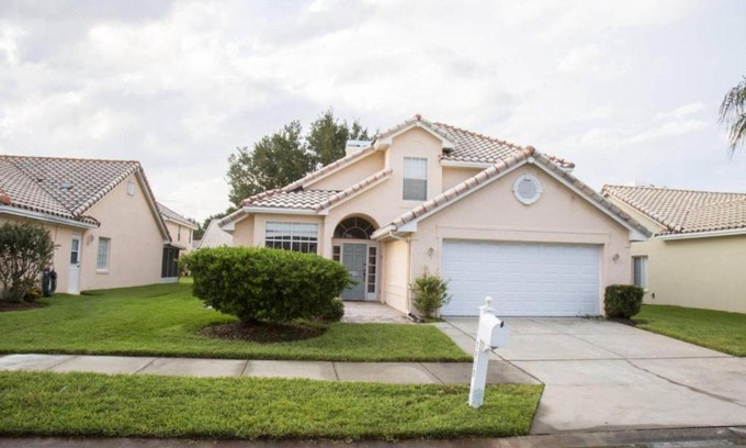 Ventura House | Ventura Place Country Club Home