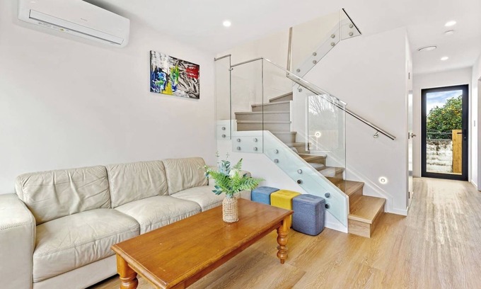 Mangere House | Ventura Serenity Townhouse with Parking and Patio