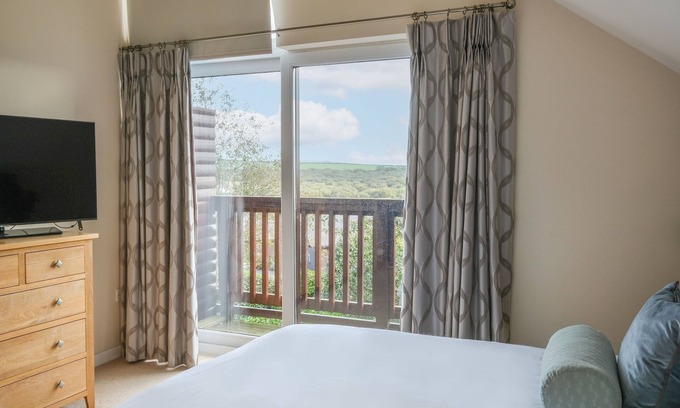 Winnard's Perch Ski Chalet | Vercana - Luxury Lodge with hot tub near Padstow