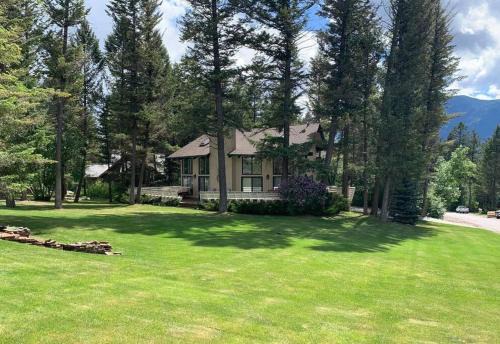 East Kootenay House | Verde Vista - Steam Shower - Theatre - Ping-Pong