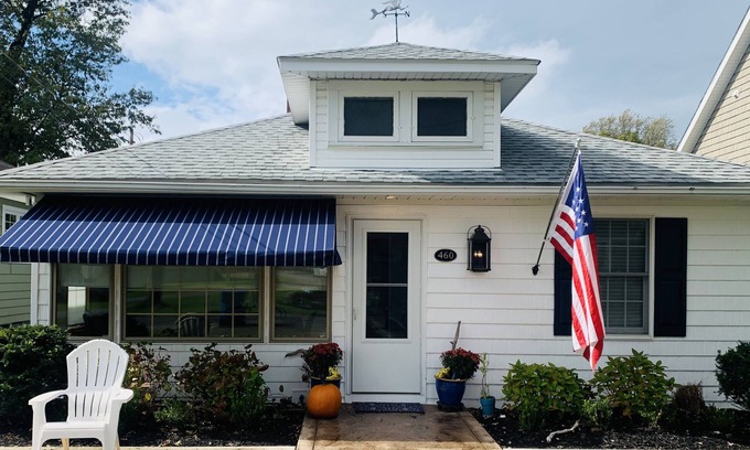 Vermilion House | Vermilion Cottage Close to Lake