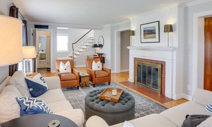 Vermilion House | Vermilion Home in Harbour Town: Walk to Beach!
