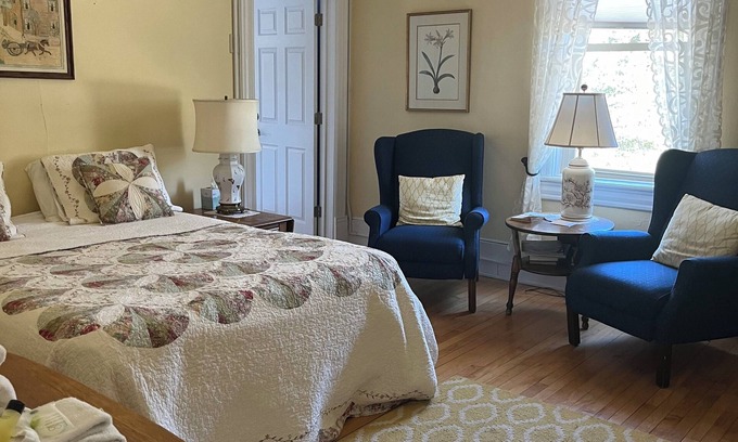 Soudan Bed & Breakfast | Vermilion Park Inn, #12 Celtic Room (2nd floor) w/ensuite