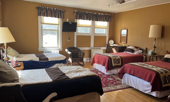Soudan Bed & Breakfast | Vermilion Park Inn, #9 Family Room (2nd floor)