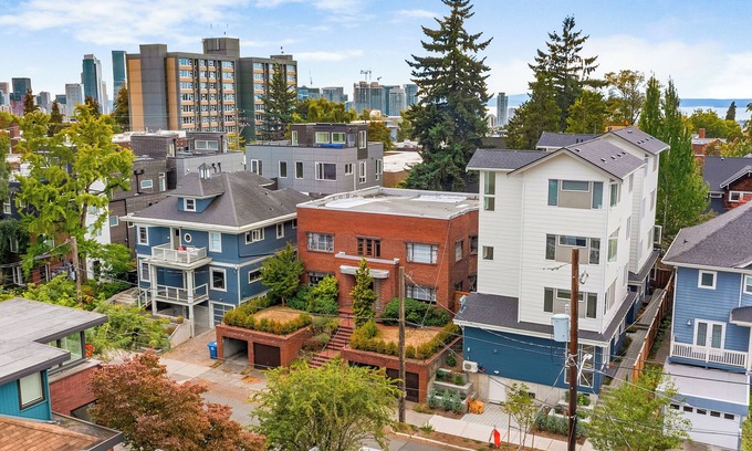 Capitol Hill Apartment | Vermithor's Bronze Ember Sweet Suite
