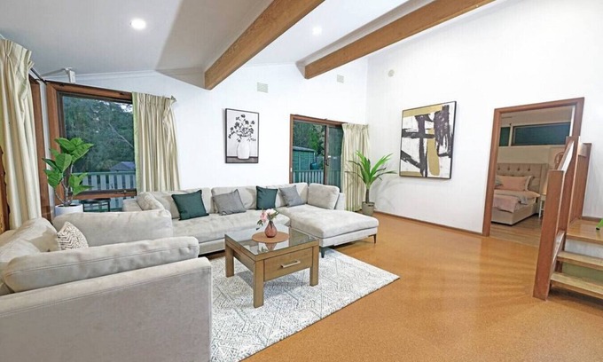 Mitcham House | Vermont Big Group Holiday Entire House 8BRM VIC