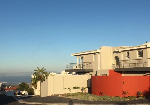 Vermont House | Vermont Hermanus - views, sunny, right on the sea
