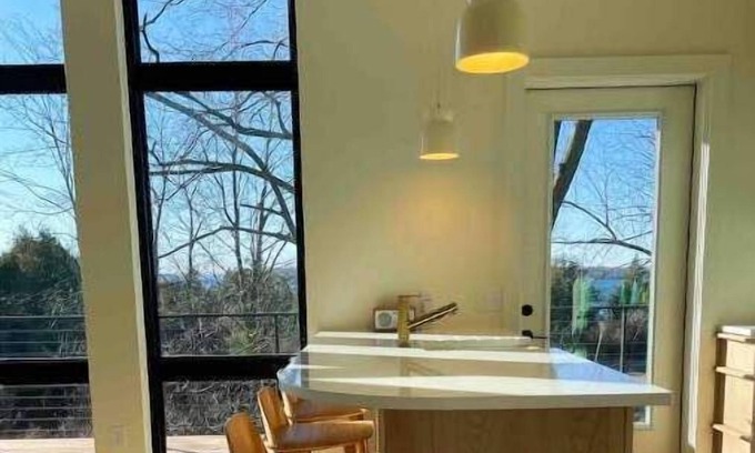 North Hero House | Vermont Maple House: A Luxurious Lakeside Oasis