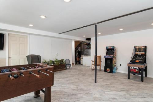 Brookfield House | Vermont Retreat 3BR with Mountain Views and Trails