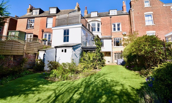 Cowes Villa | Vernon House in Cowes