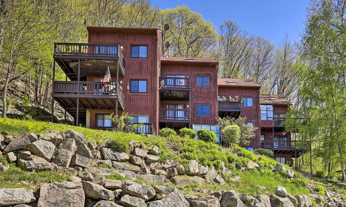 Vernon Condo | Vernon Township Condo w/ Scenic Mtn Views!