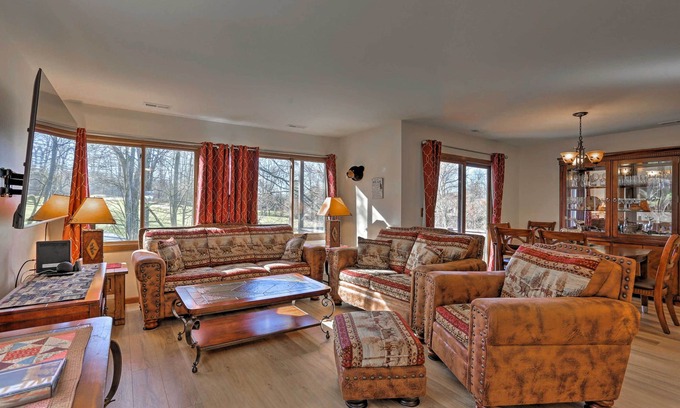 Vernon Condo | Vernon Township Condo Near Golfing + Skiing!