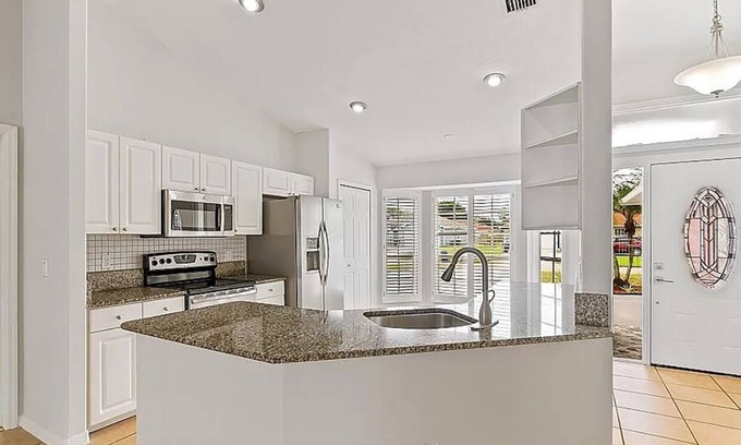 Florida Ridge House | Vero Beach.Highland House A Private Spacious 4 bedroom Home with Pool
