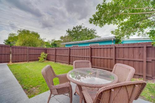 Rock Ridge Apartment | Vero Beach Studio with Shared Patio about 3 Mi to Beach!