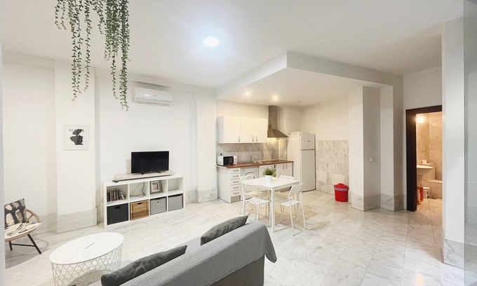 Fontanal-Maria Auxiliadora-Carretera de Carmona Apartment | Veronica Comfort 5