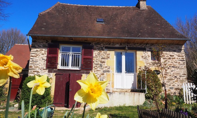 Payzac Cottage | Verte Nature In Périgord, with heated pool