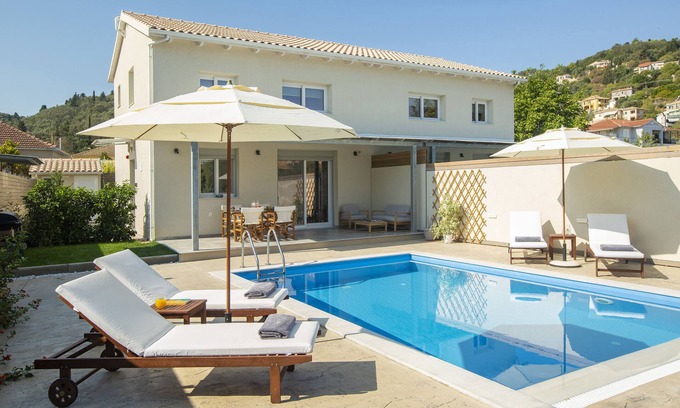 Apolpaina Villa | Vertzami Villa just 2km from Lefkada city center