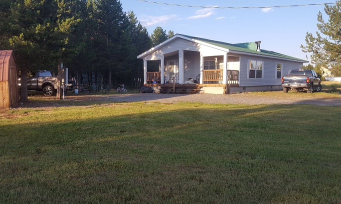 Last Chance House | Very ample & cozy rental in beautiful Island Park! Fisherman & family friendly!