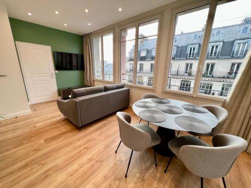 Quartier du Mail Apartment | Very bright newly renovated apt with AC