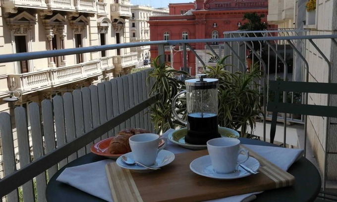Bari City Centre Apartment | Very central and comfortable, facing Petruzzelli Theater
