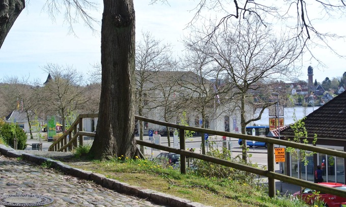 Ploen Apartment | Very central apartment/150m to the gr. Plöner See/Fewo 2/Boxspringb. 2x2,20m