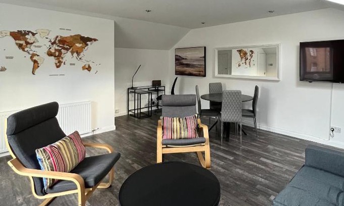 New Town Apartment | Very Central, Charlotte Square, near the Castle