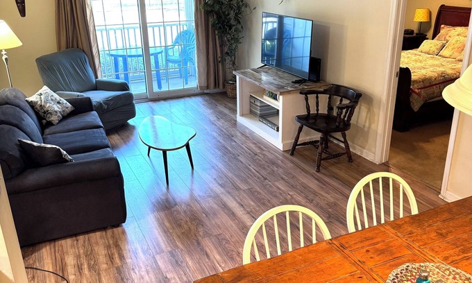 Rehoboth Beach Condo | Very Clean ground floor Condo near the trail, outlets, town & a Wawa 50 yds away