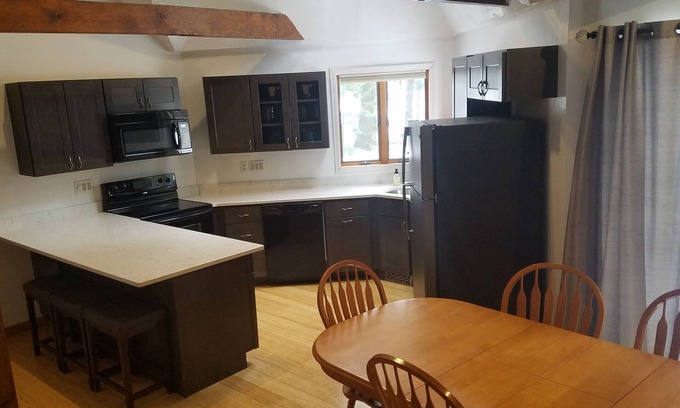 Alpine Village House | Very Close to Bear Peak/Attitash, North Conway, Storyland, White Mts: hike/bike