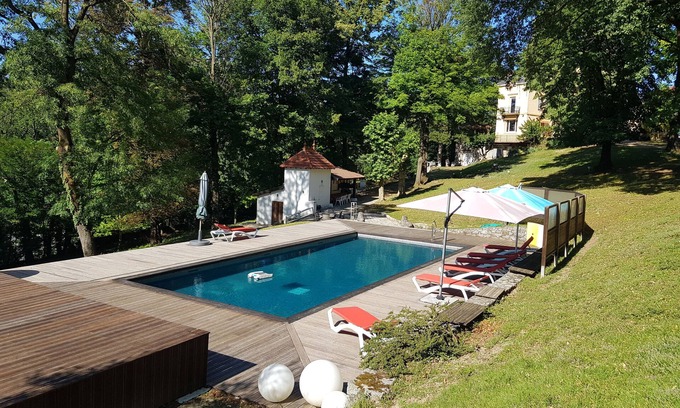 Oullins House | Very close to Lyon in the greenery with the lamas !
