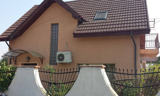 Otopeni Villa | Very close to the airport. Ideal for transit.