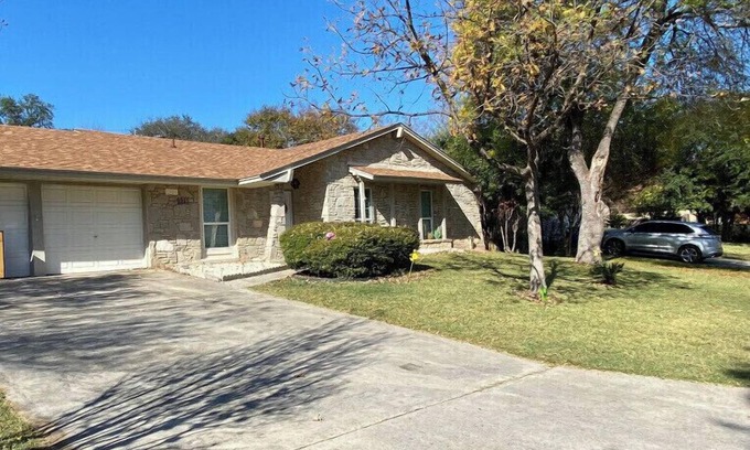 North San Antonio - SAT House | Very comfortable house (1900 sqft), near airport, 281 and 1604. 4b/2ba 8 guests