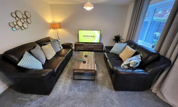 Ashton-under-Lyne House | Very comfy 3 bed town house
