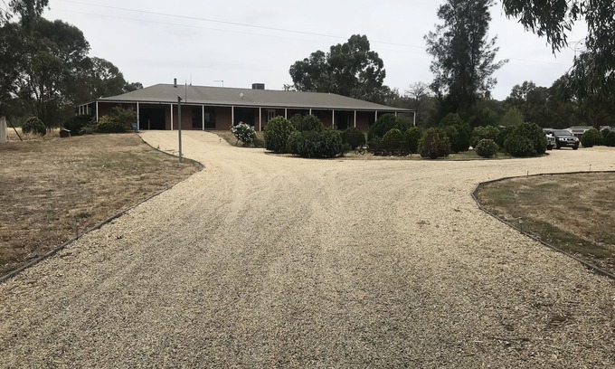 Echuca Village House | Very Large 4 Bedroom House and Pool