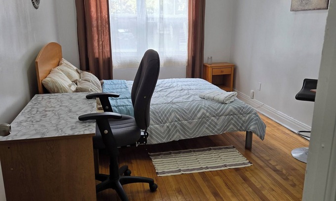 Cote-Saint-Paul Apartment | VERY LARGE, COMFORTABLE 4-BEDROOM APARTMENT CLOSE TO THE METRO
