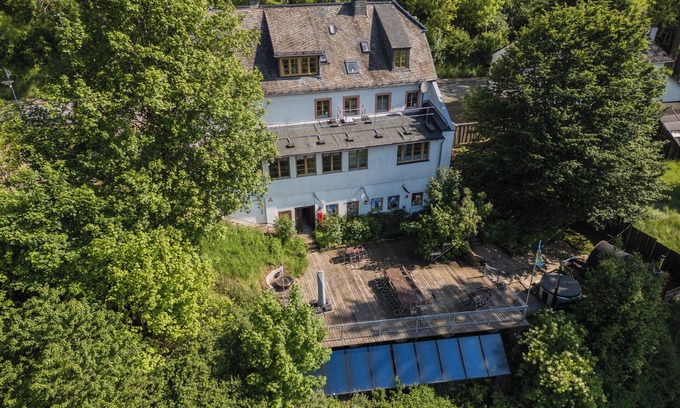 Kronenburg House | Very large vacation home in alpine style with sauna and hot tub for good relaxation