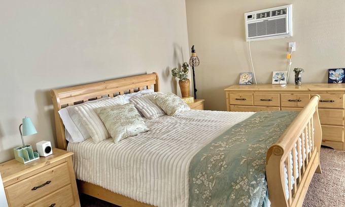 Hemet Apartment | Very Lucky POOL home, is a very cozy guesthouse close to Soboba and Idyllwild.