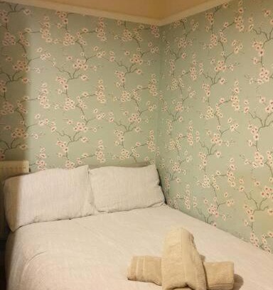 Bedford Bed & Breakfast | Very nice Double-Ensuite Room next to Elizabeth Line in Abbeywood