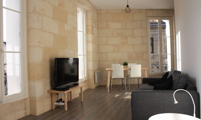 Saint Seurin - Fondaudege Apartment | Very nice renovated apartment in stone building