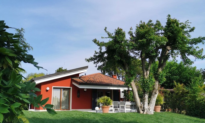 Cisano House | Very nice 'villetta' in beautiful and quiet fully garden.