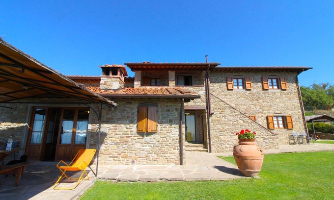 Castiglion Fibocchi Villa | Very panoramic villa with private fenced swimming pool situated between Arezzo and Florence. The tow