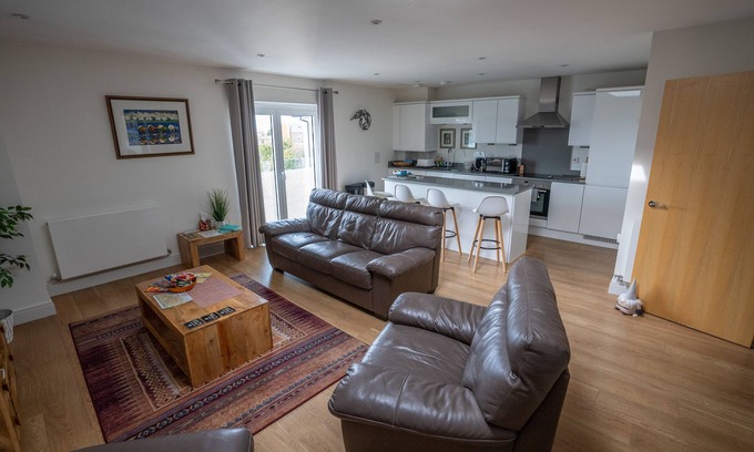 Deal Apartment | Very popular modern 2 bedroom apartment sleeps 4 located opposite Deal Pier.