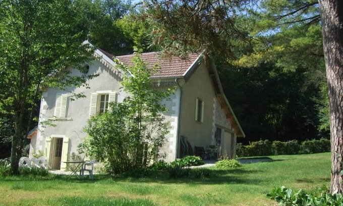 Scey-Maisieres House | Very pretty house on the edge of the forest with wooded park 3mn from Ornans