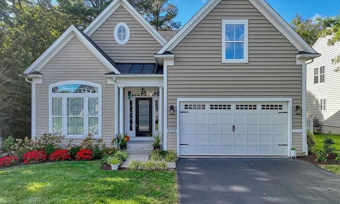 The Glade House | Very private 4 bedroom house with community pool
