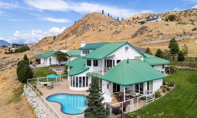 Chelan House | Very Private custom home with pool and amazing 180 degree views, 3 miles to town